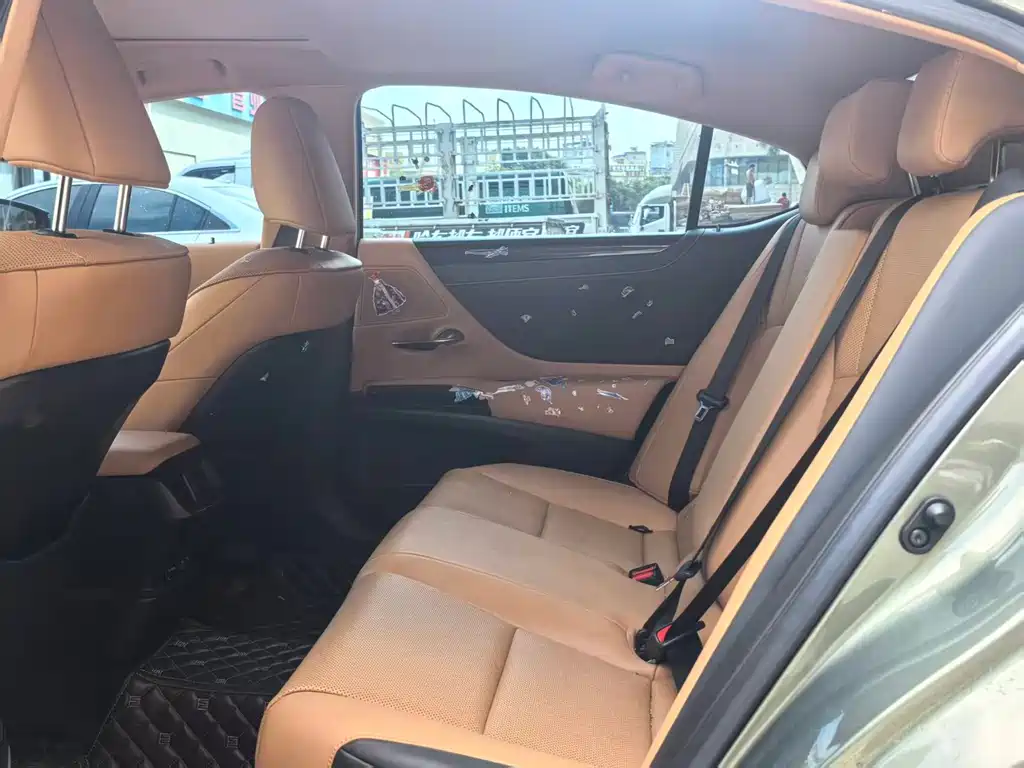 Lexus ES — миниатюра 8