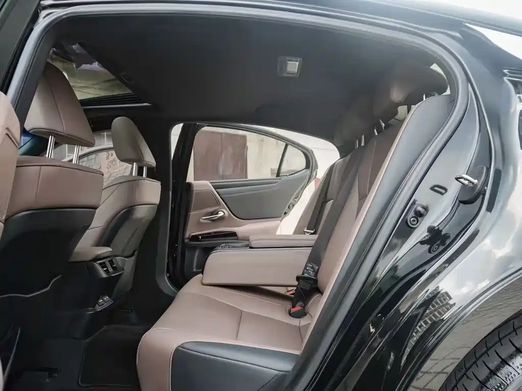 Lexus ES — миниатюра 28