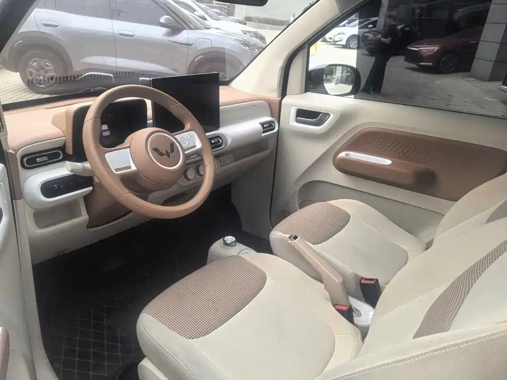 Wuling MINIEV — миниатюра 9