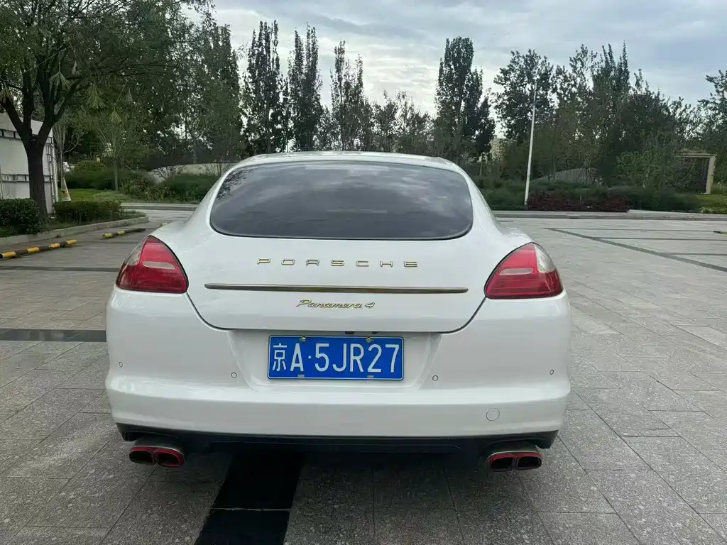 Porsche Panamera 2013 Panamera 4 Platinum Edition 3.6L