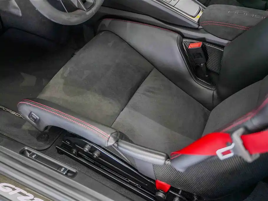 Porsche 911 2018 GT2 RS 3.8T