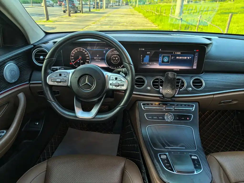 Mercedes-Benz E-Class — миниатюра 14
