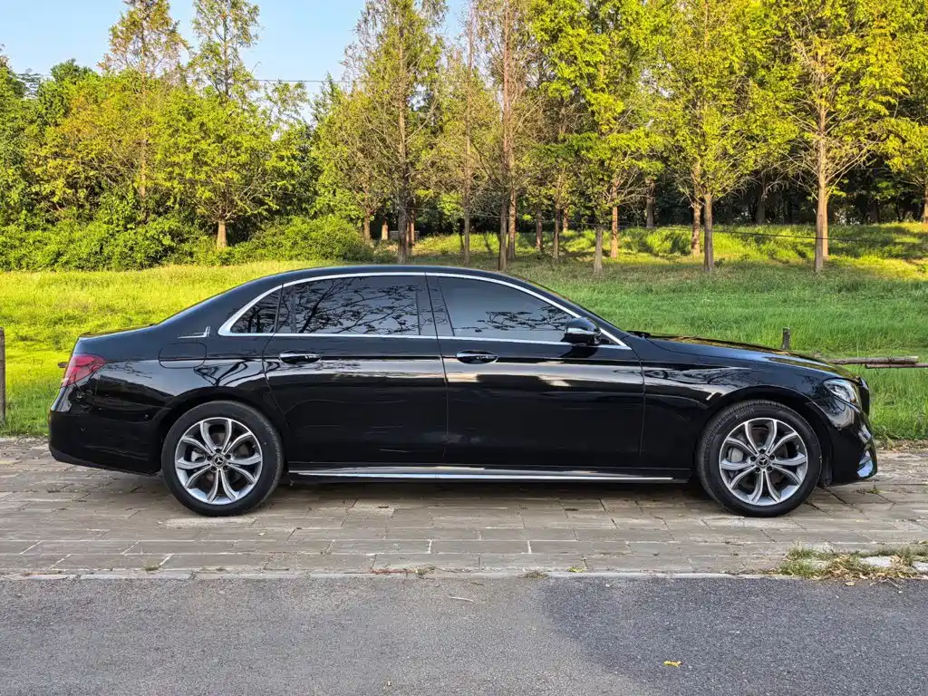 Mercedes-Benz E-Class — миниатюра 6