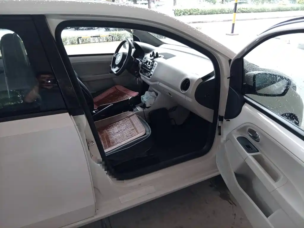 Volkswagen up! — миниатюра 20