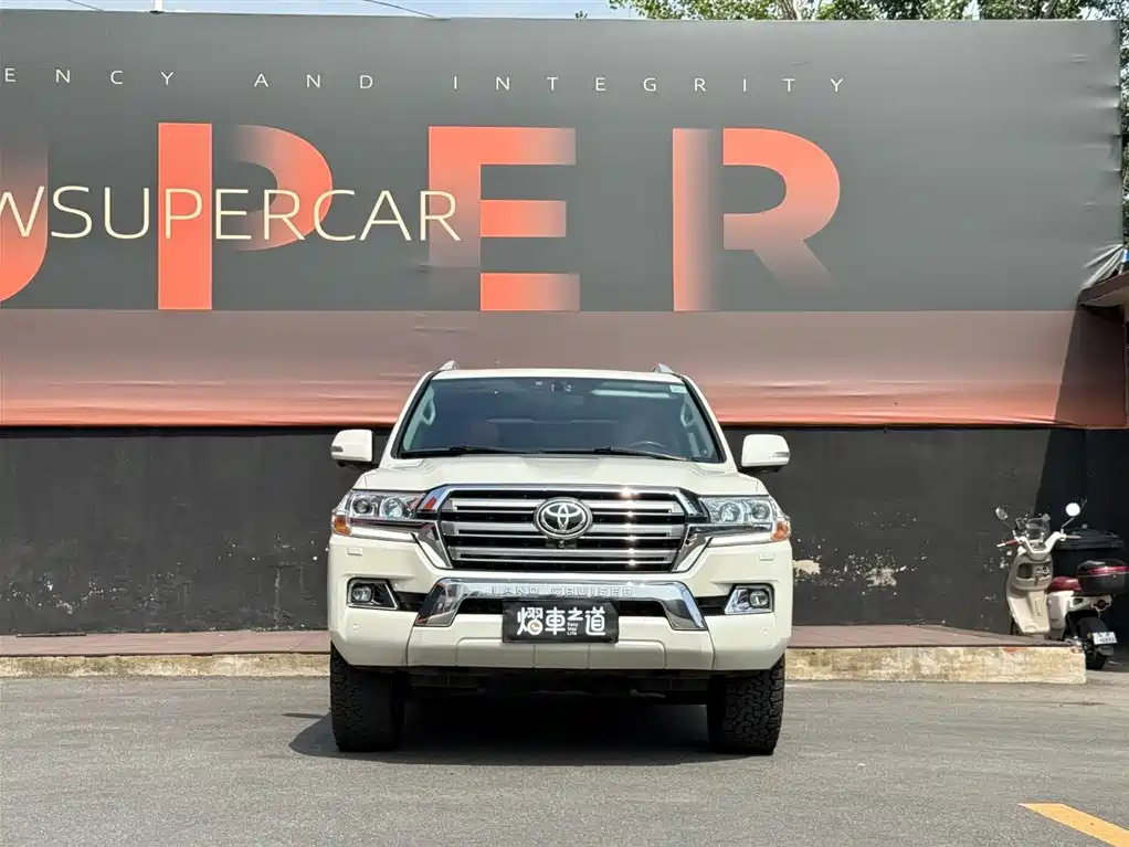 Toyota Land Cruiser 2018 4.6L AT
