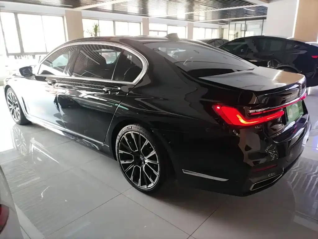 BMW 7 Series — миниатюра 5