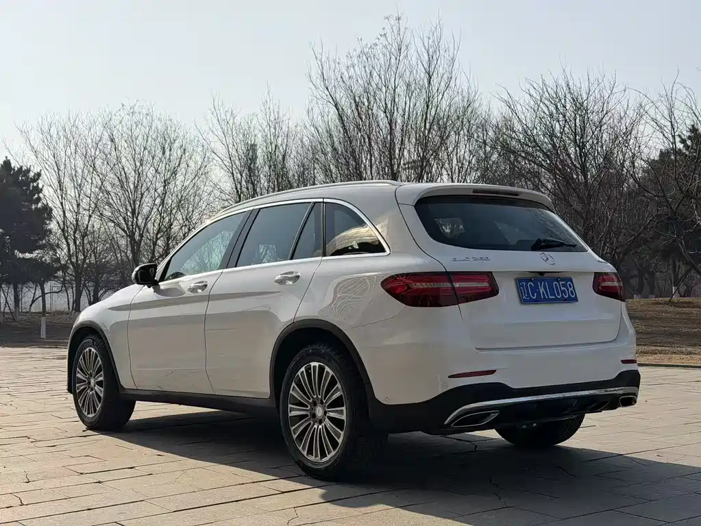 MERCEDES-BENZ GLC
