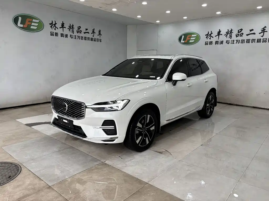 Volvo XC60 2025
