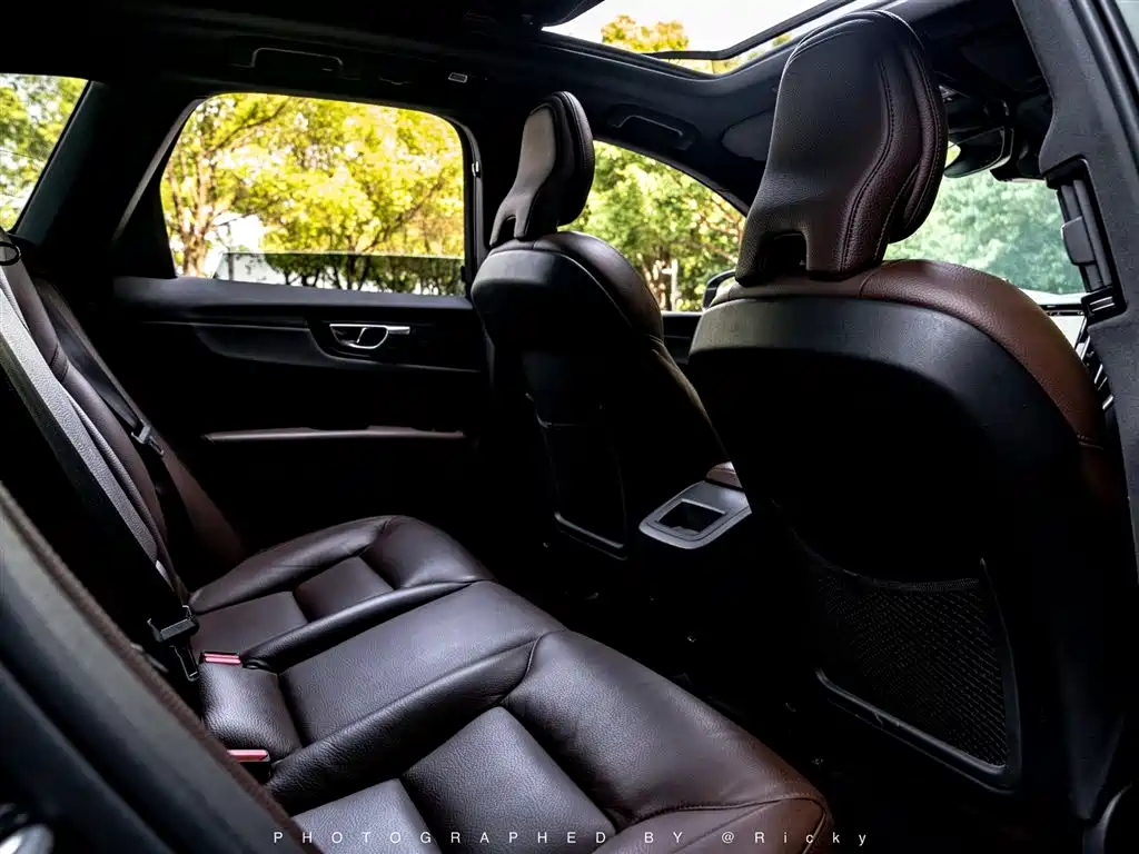 Volvo XC60 2022 B5 Luxury