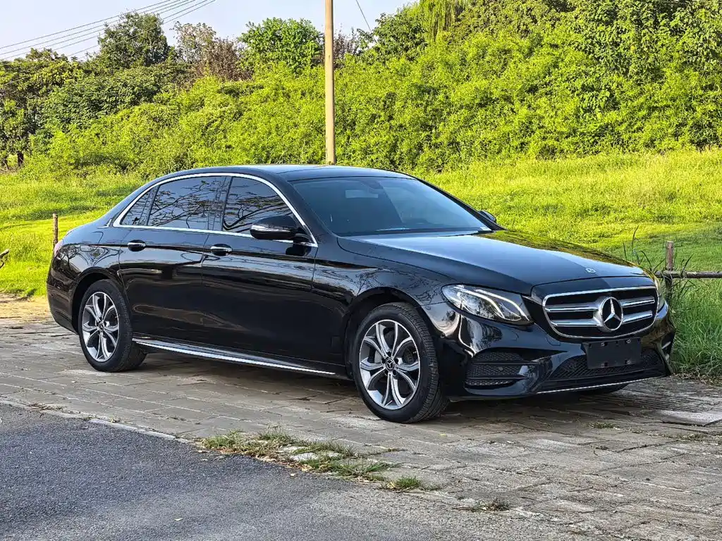Mercedes-Benz E-Class — миниатюра 2