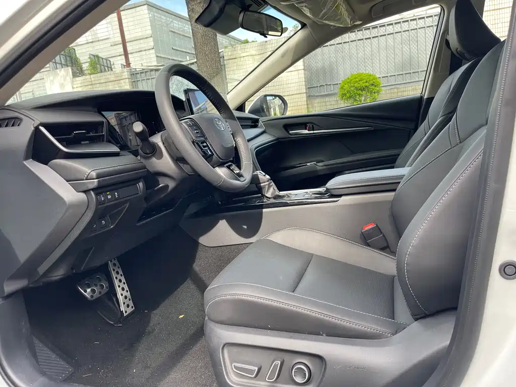 Toyota Camry 2026 2.0HS Sport