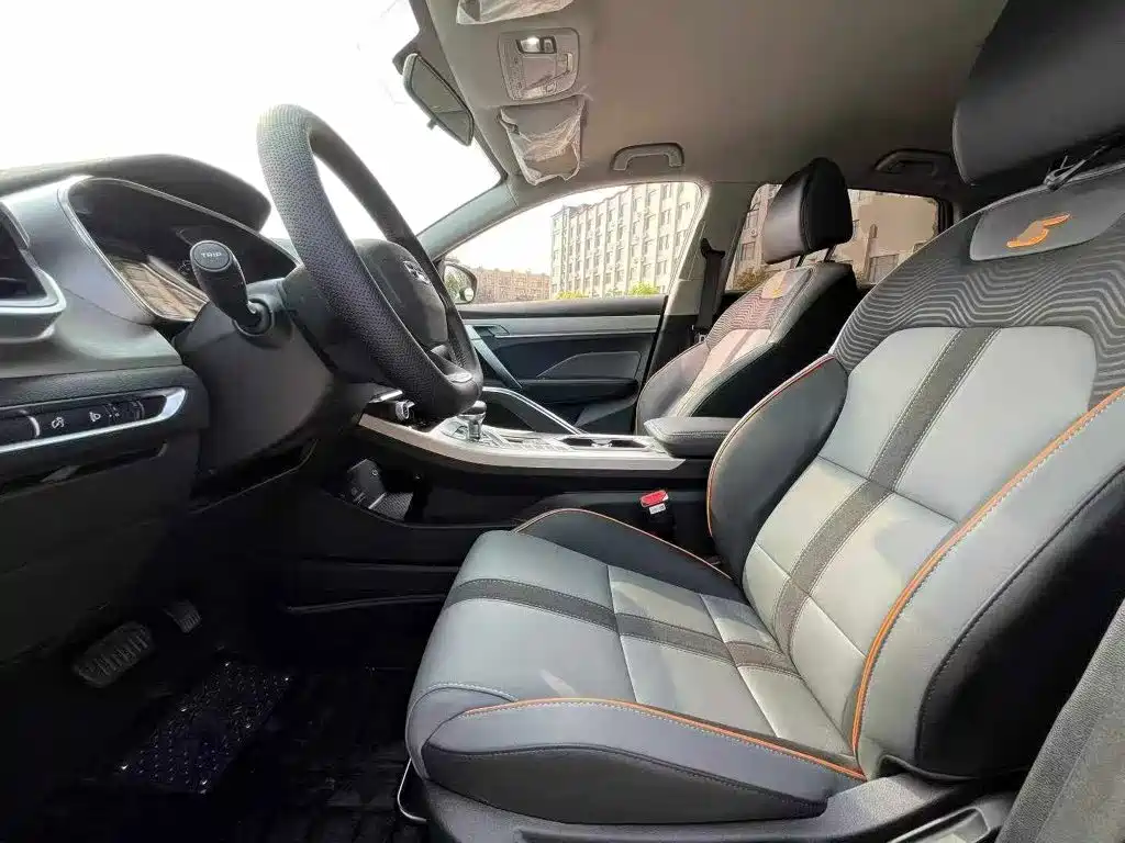 Geely Binyue — миниатюра 15