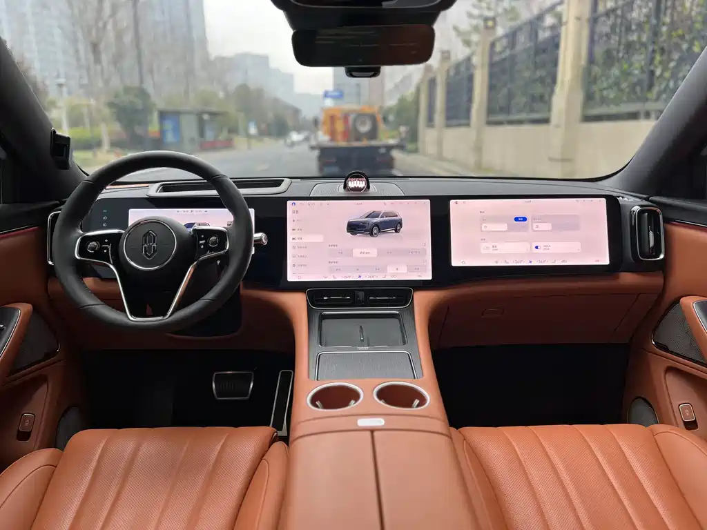 AITO ASK THE WORLD M8