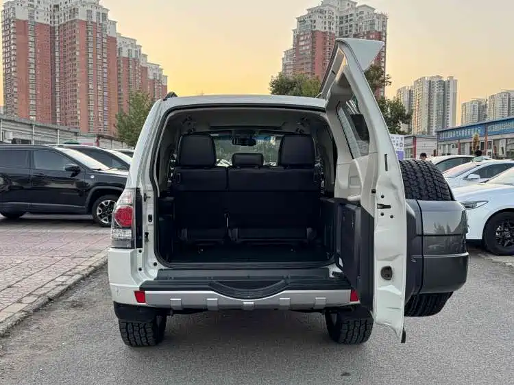 Mitsubishi V87 2018 3.8L