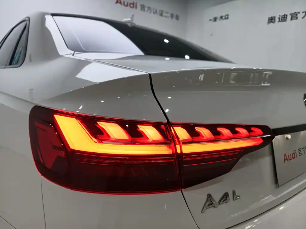 Audi A4L 2022 — фото 10