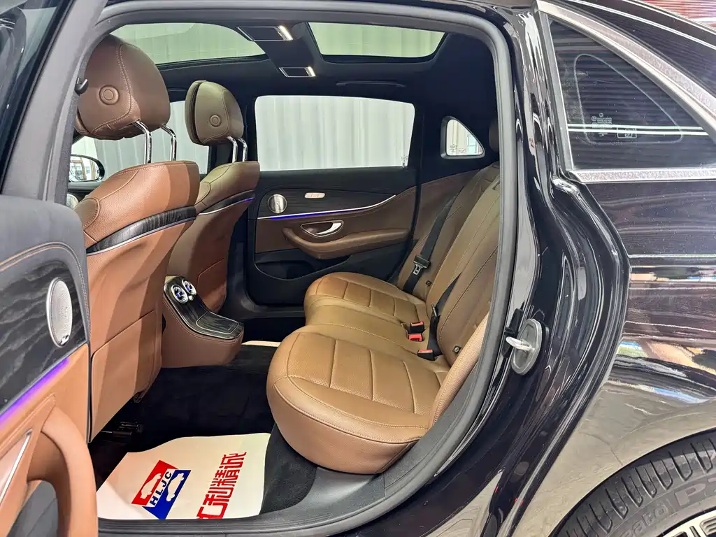 Mercedes-Benz E-Class — миниатюра 8
