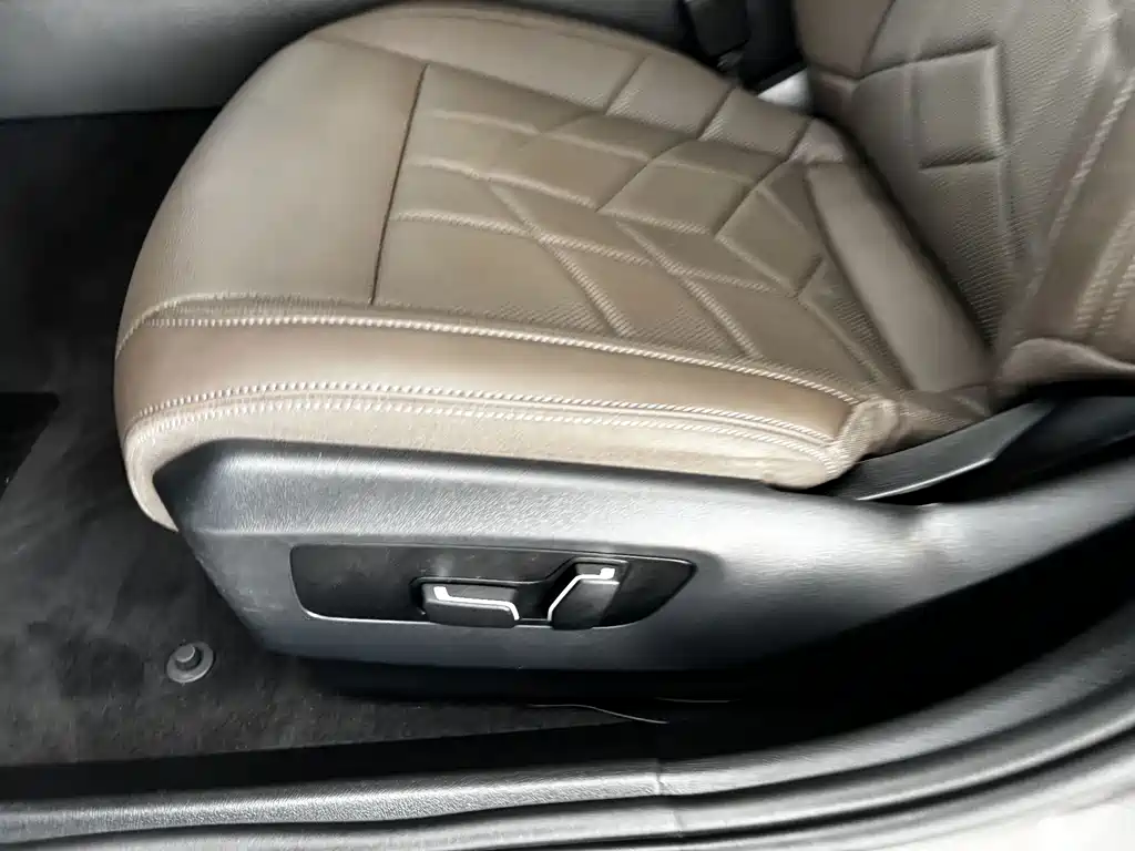 BMW 5 Series — миниатюра 12