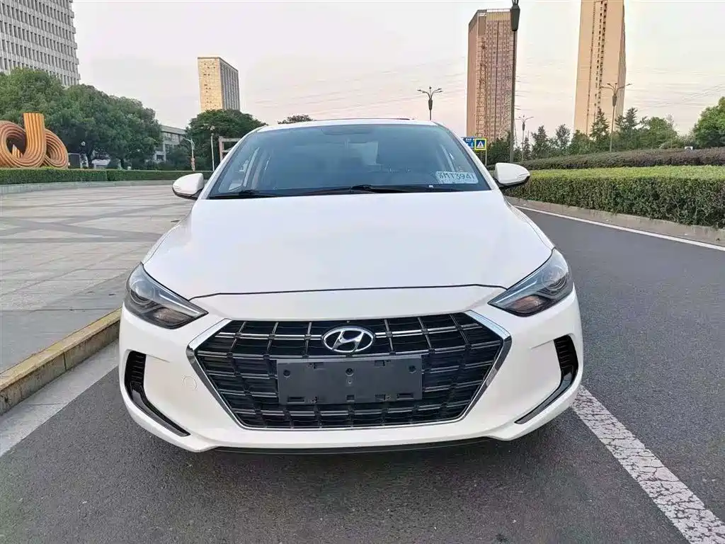 Купить Hyundai Elantra
