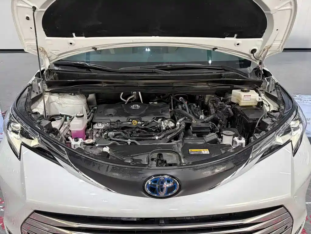 TOYOTA SIENNA