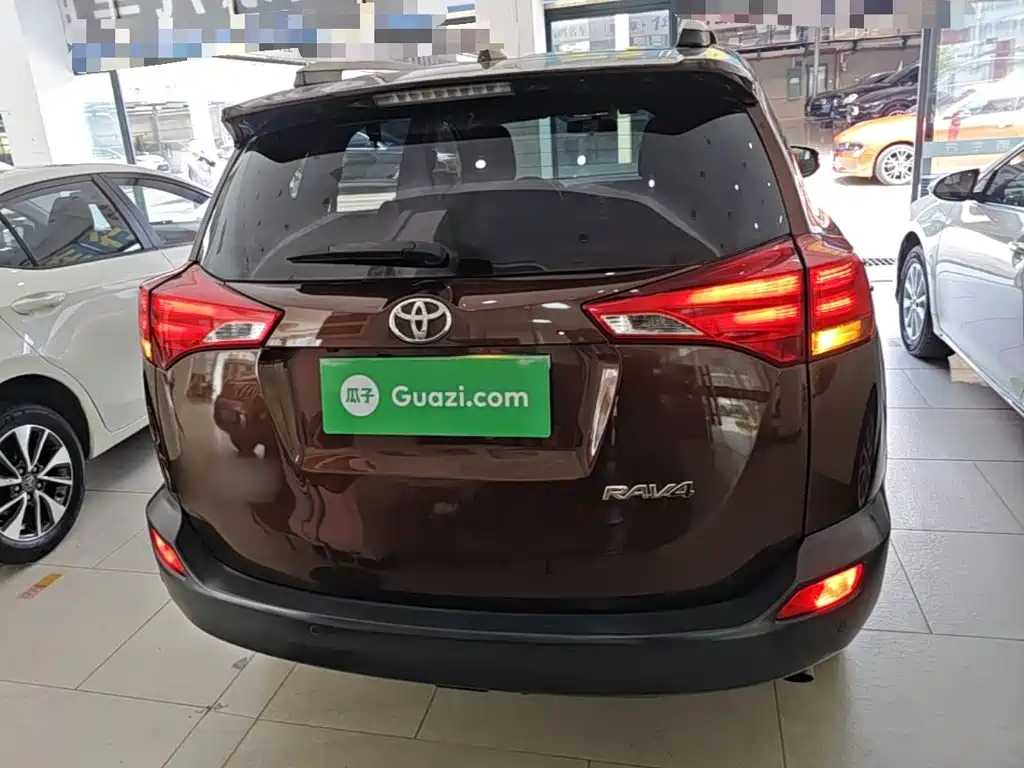 Toyota RAV4 — миниатюра 6