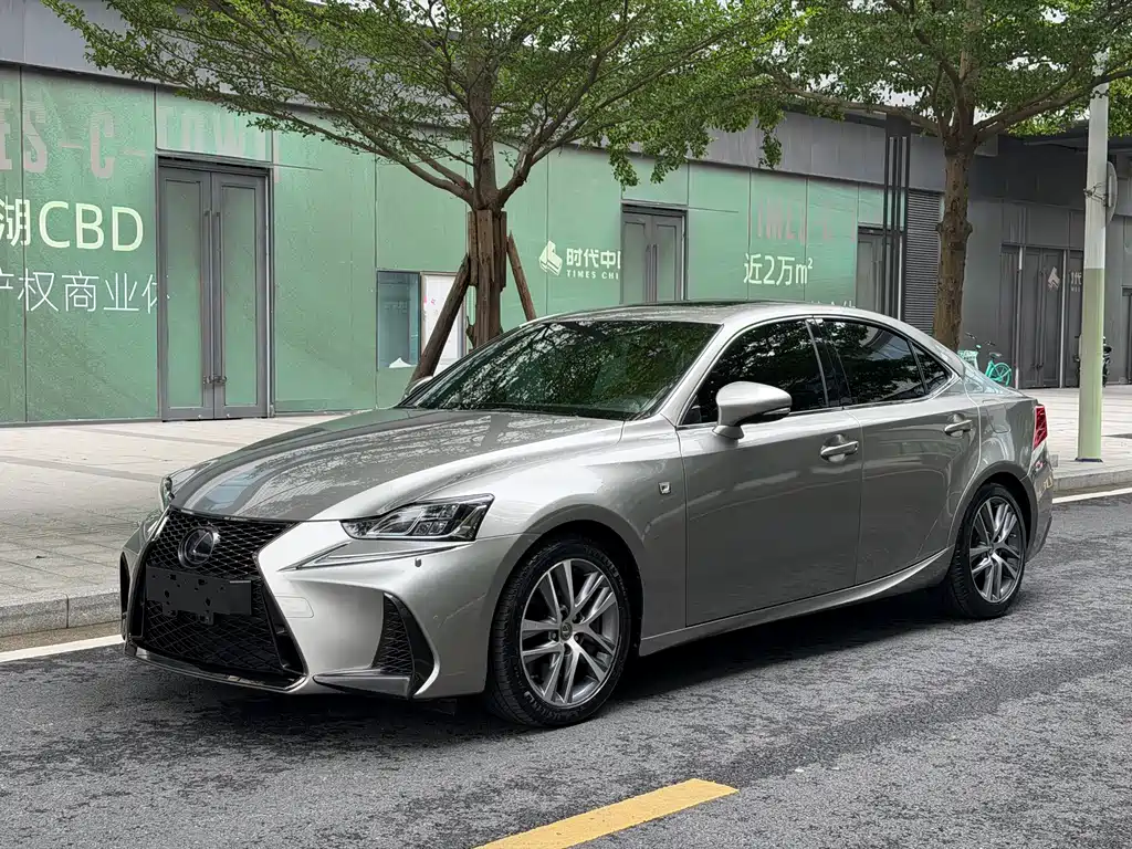 Lexus IS 2018