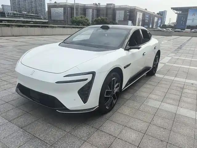 2025 Avatr 06
