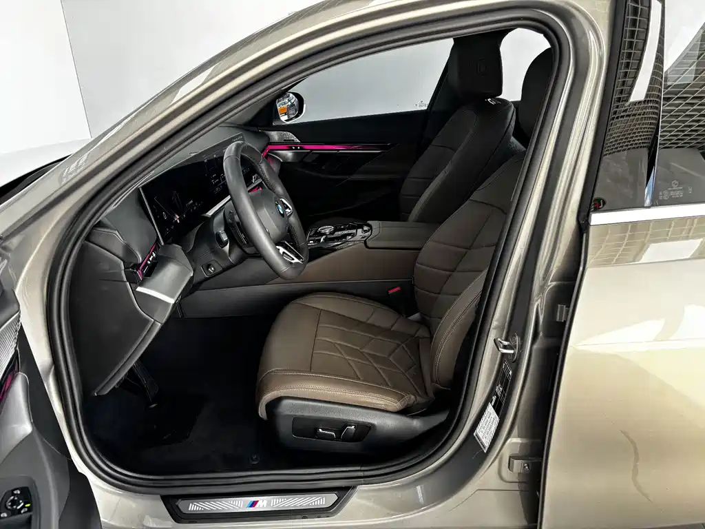 BMW 5 Series — миниатюра 11