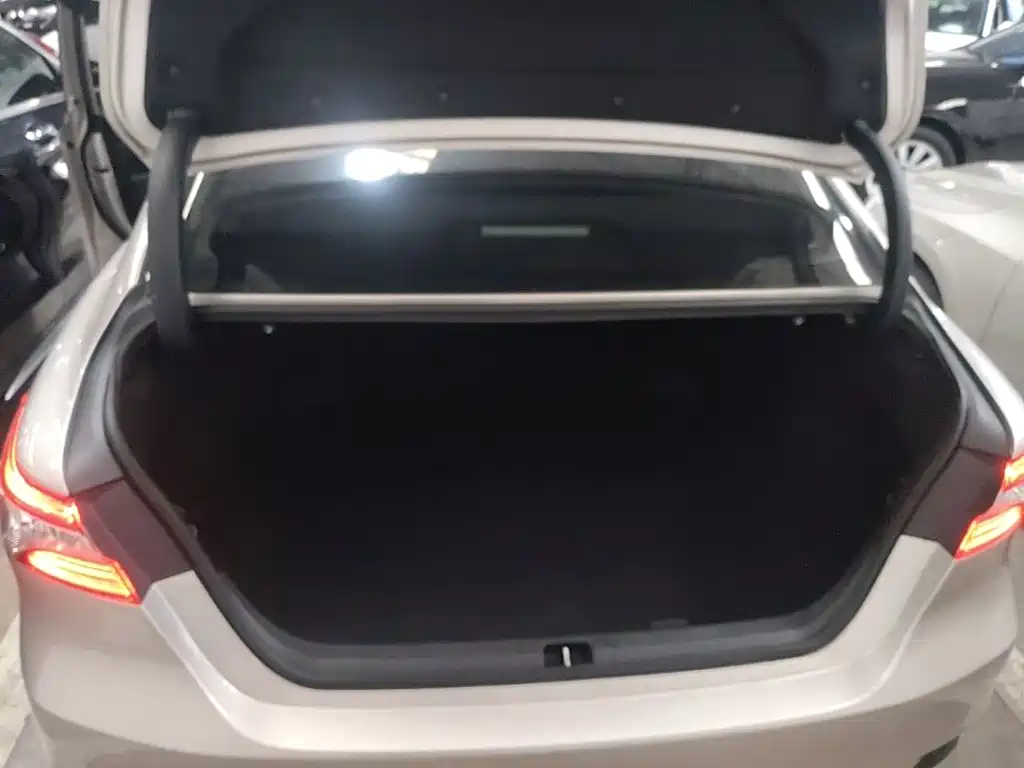 Toyota Camry — миниатюра 19