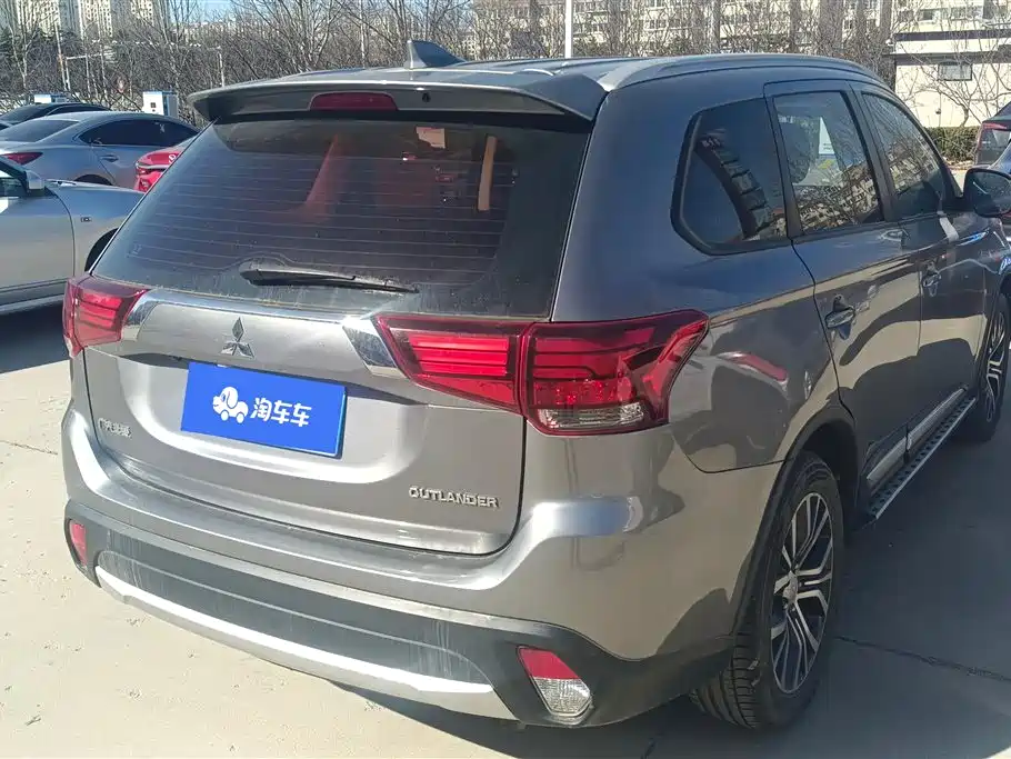 MITSUBISHI OUTLANDER