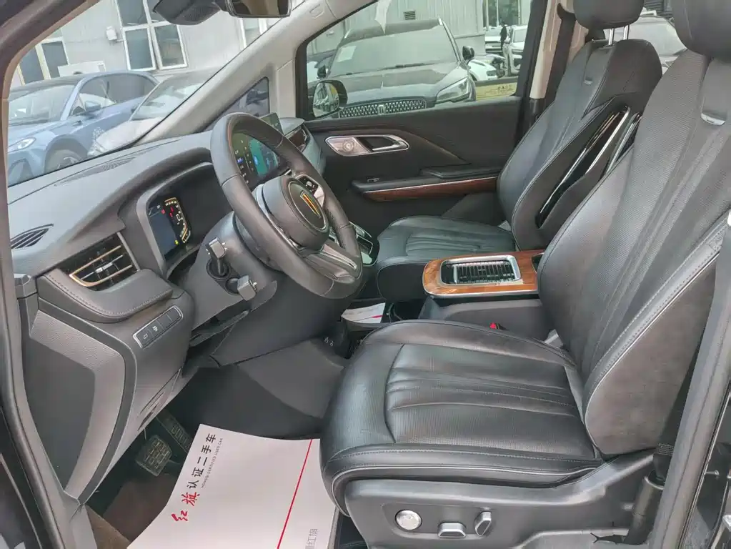 Hongqi HQ9 2023 2.0T