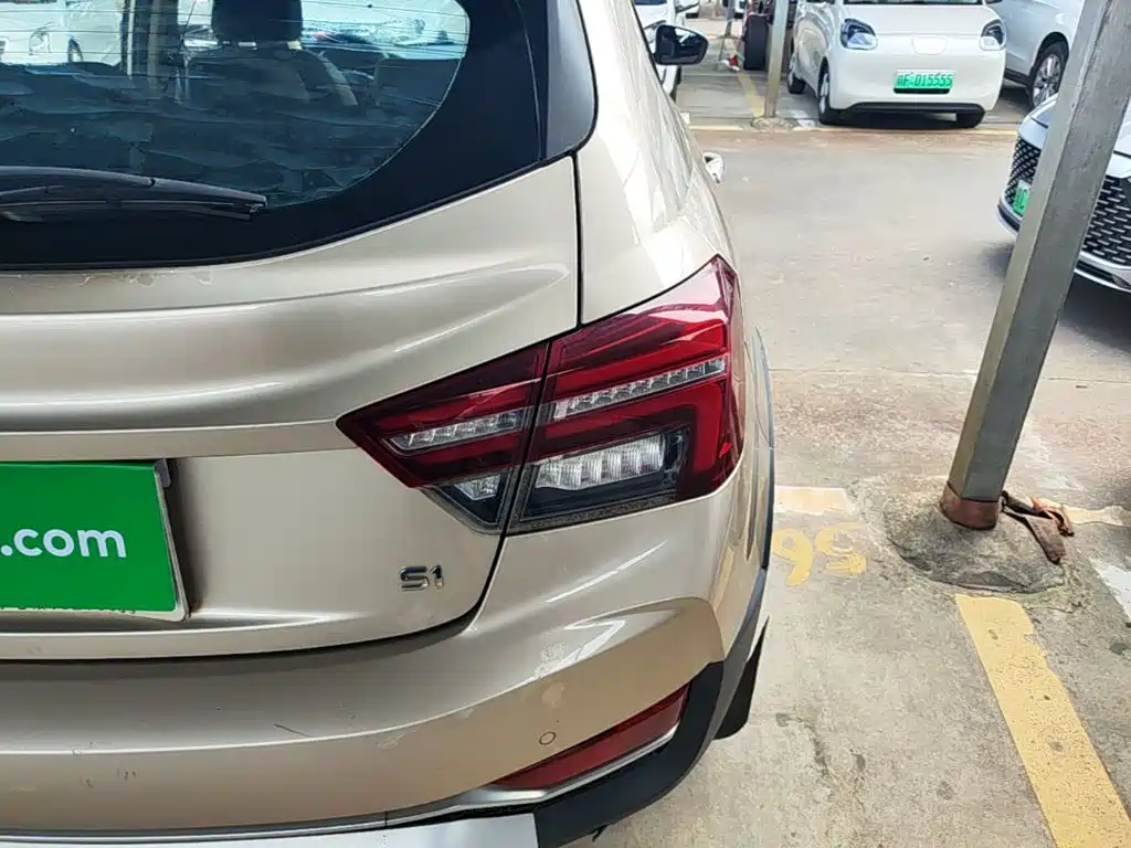 Geely Vision S1 — миниатюра 8