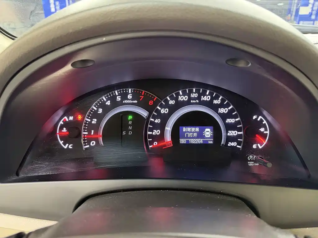 Toyota Camry — миниатюра 19