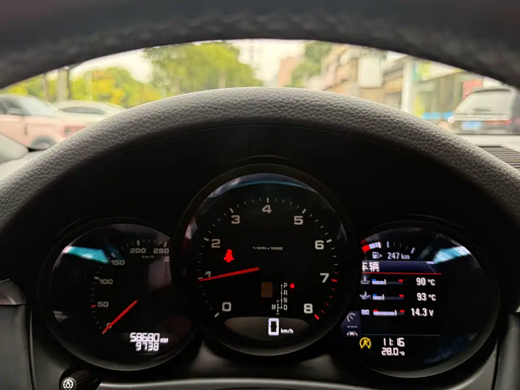 Porsche Macan — миниатюра 14