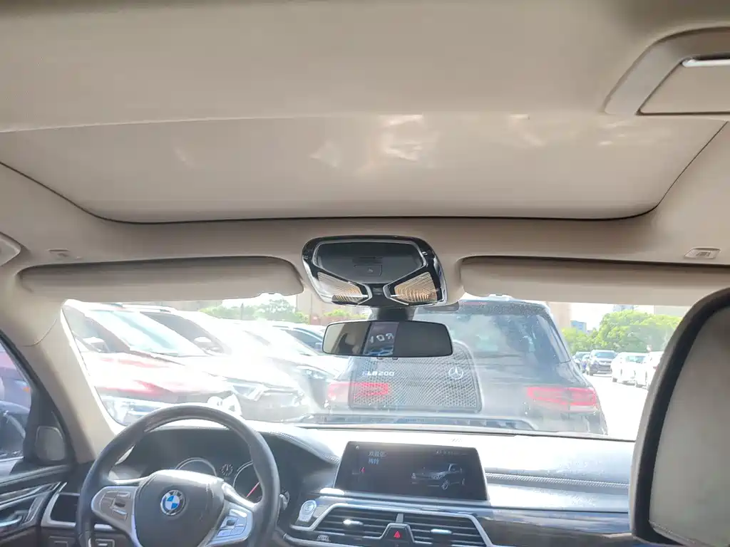 BMW 7 Series — миниатюра 18