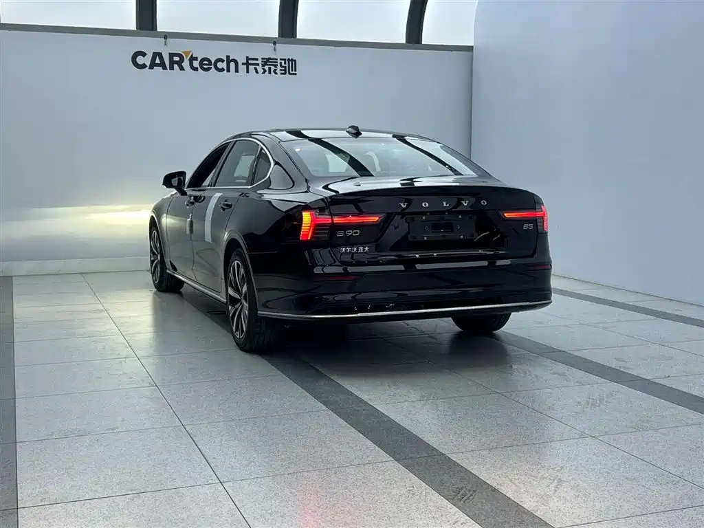 Volvo S90 2026 B5 Luxury