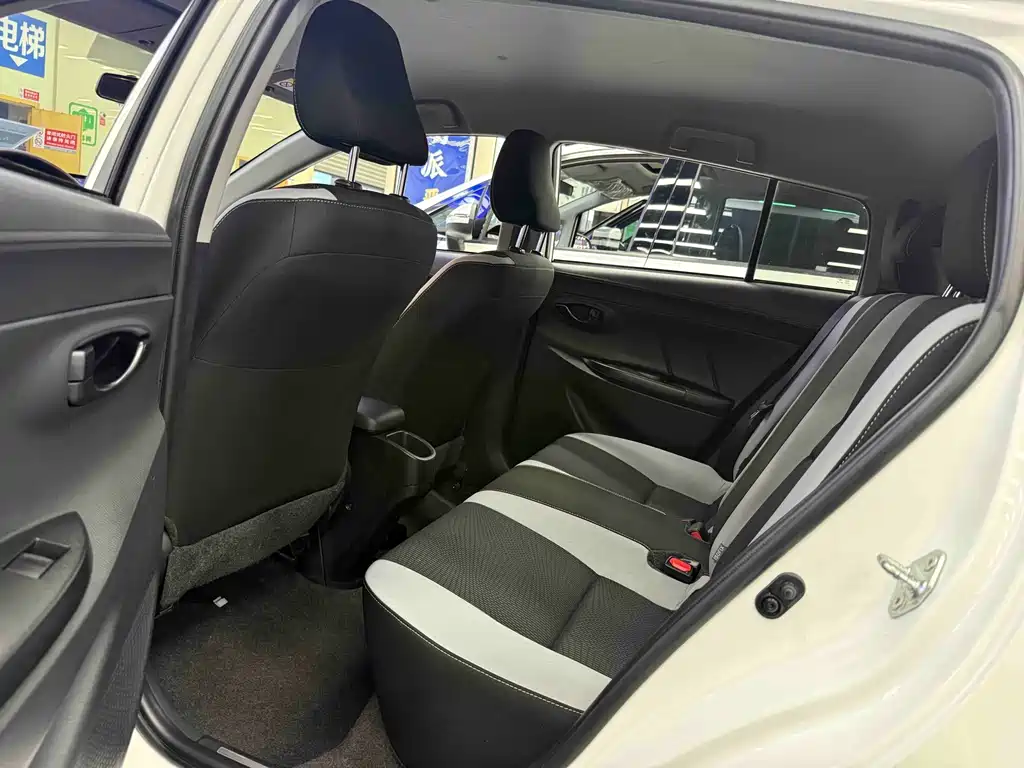 Toyota Yaris L — миниатюра 8