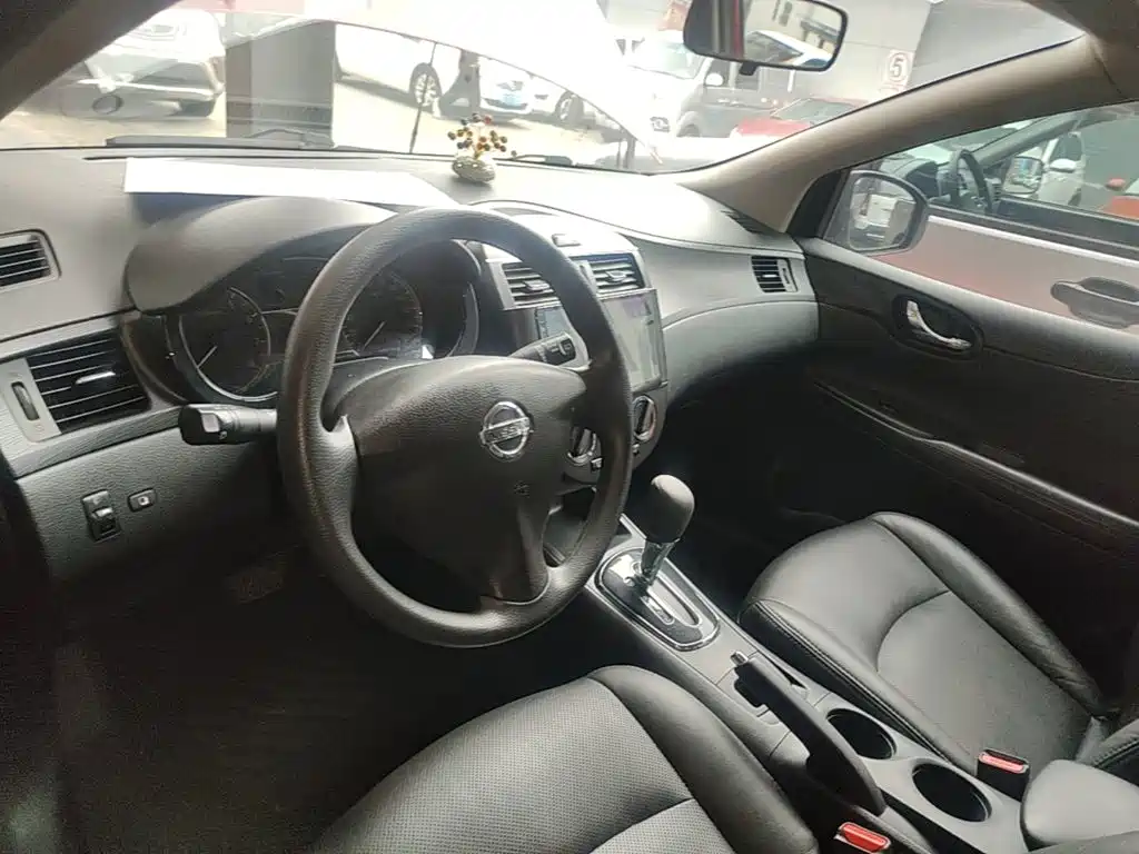 Nissan Tiida — миниатюра 11