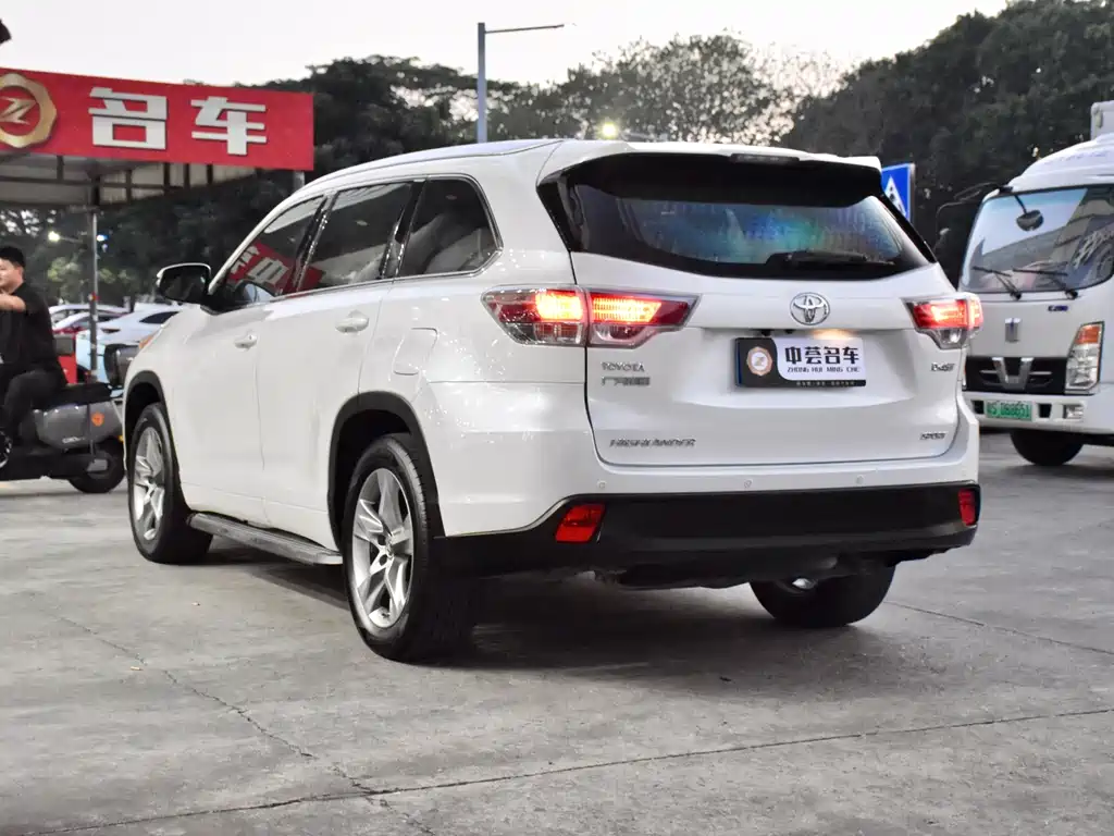 TOYOTA HIGHLANDER