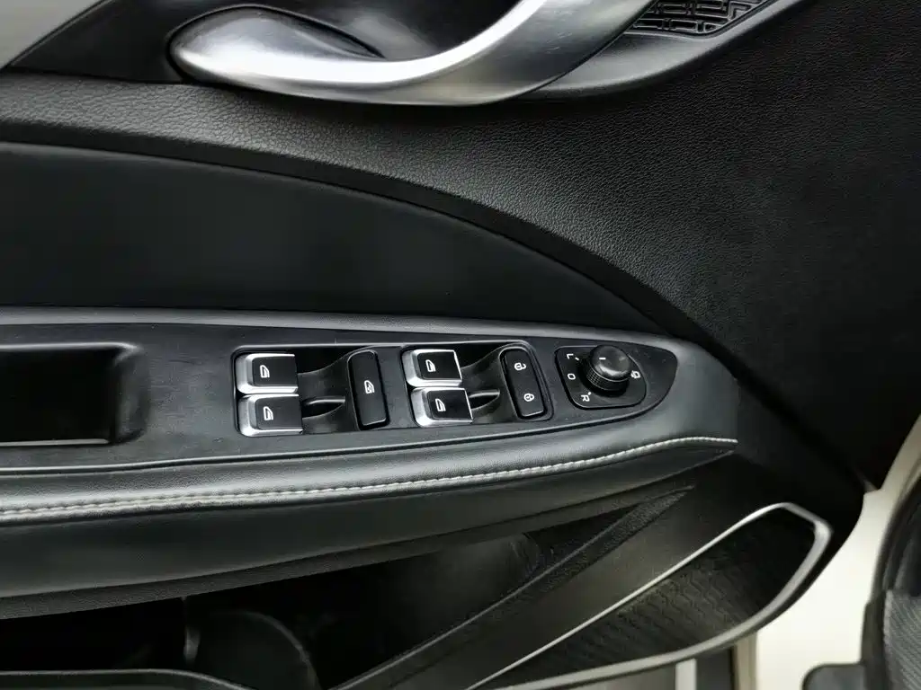 Geely Vision S1 — миниатюра 9