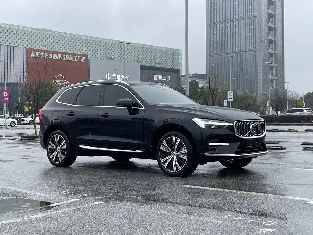 Volvo XC60 2022 T8 Luxury