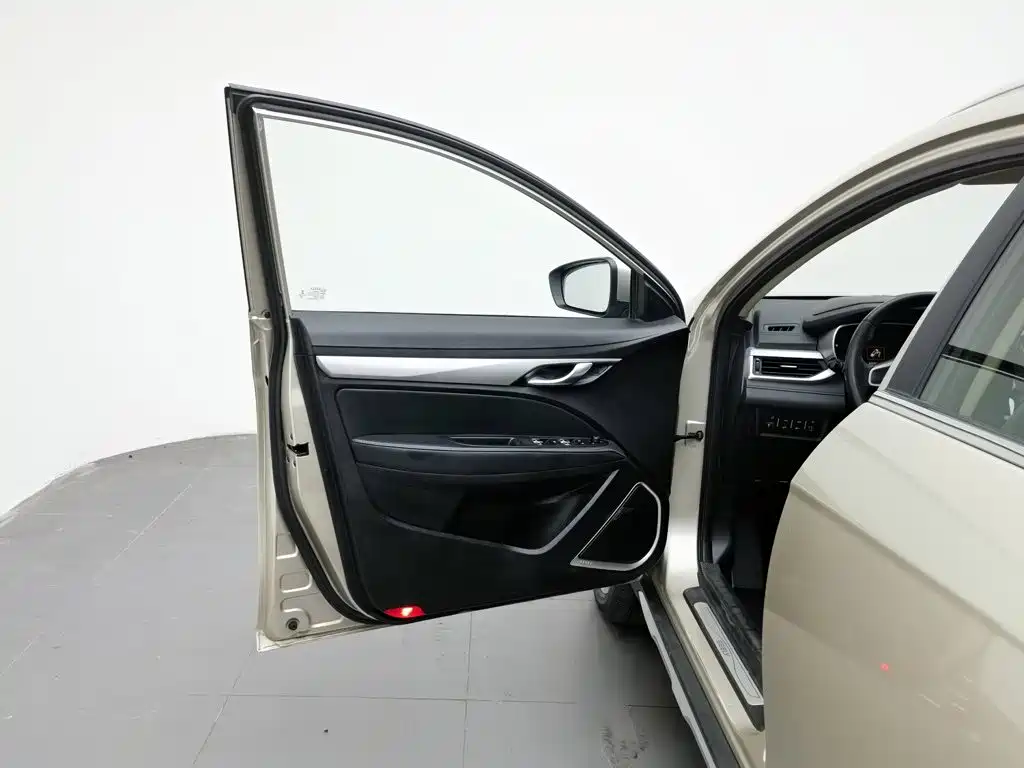 Geely Vision S1 — миниатюра 8