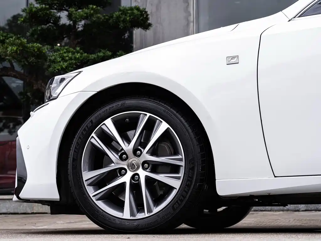 Lexus IS — миниатюра 8
