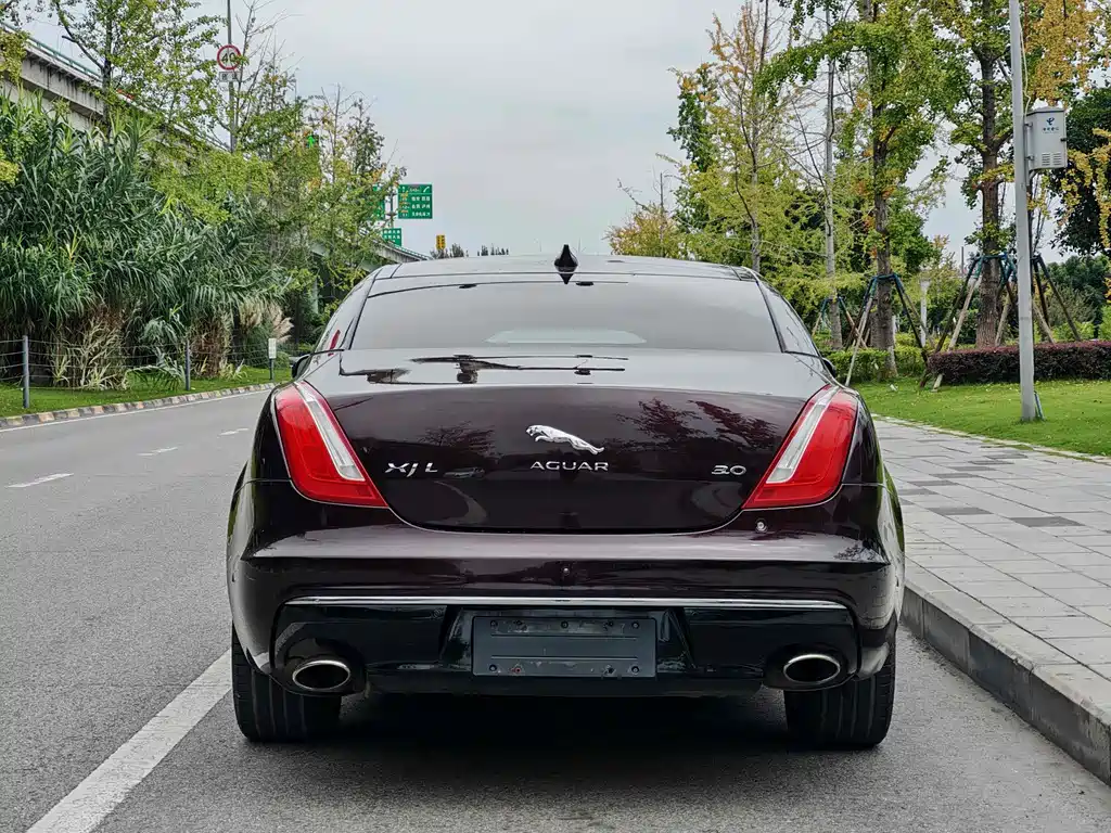 JAGUAR XJ