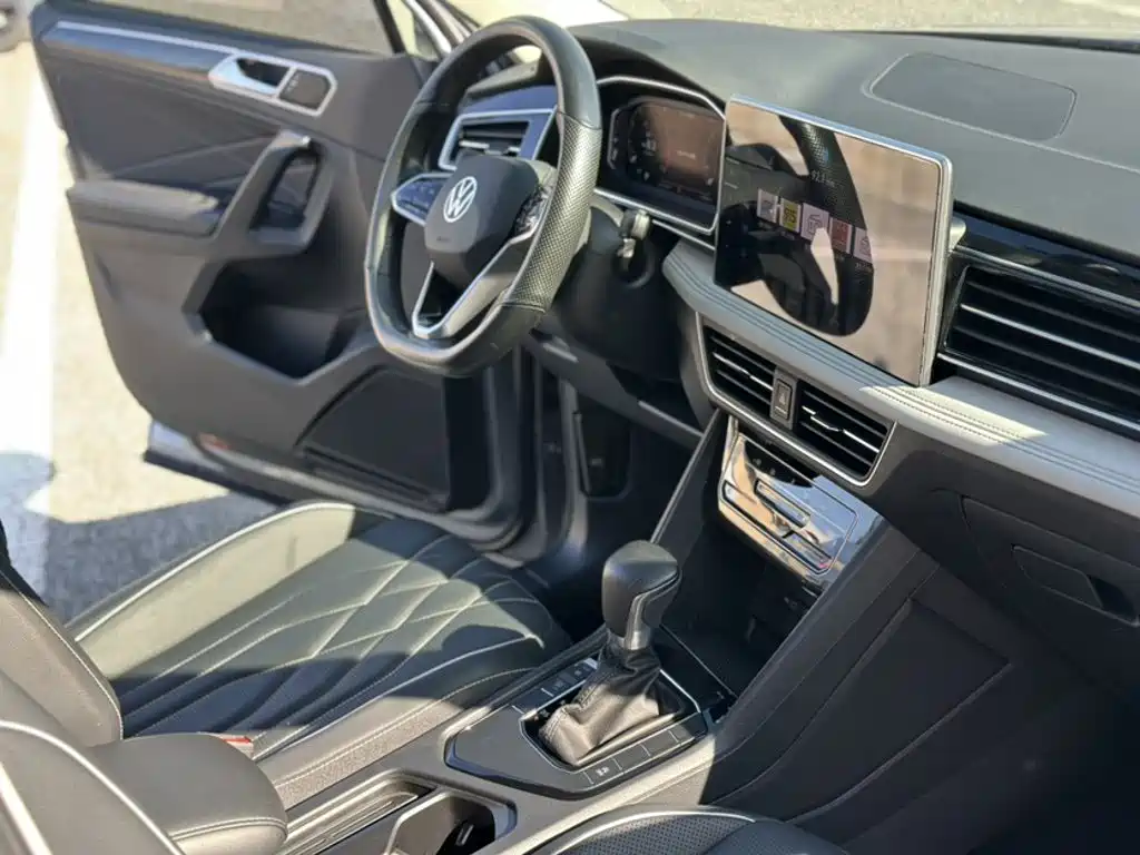 Volkswagen Tiguan L — миниатюра 20