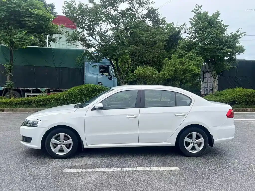 Volkswagen Lavida 2015 1.6L AT