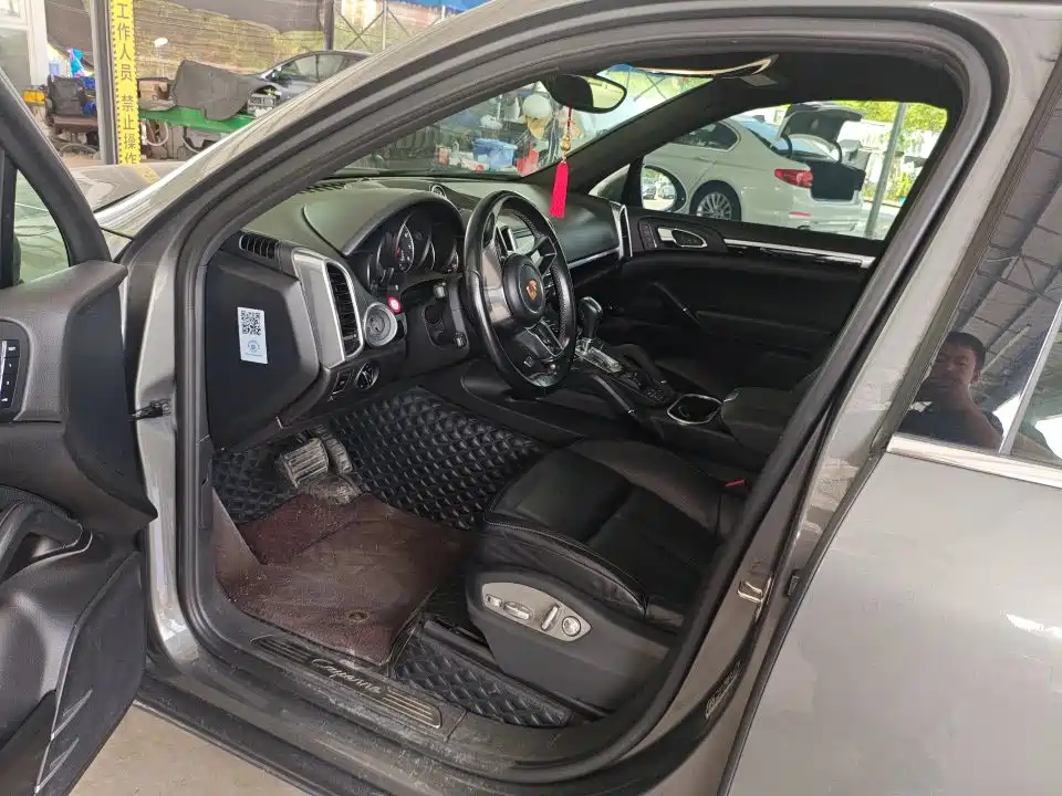 Porsche Cayenne — миниатюра 5