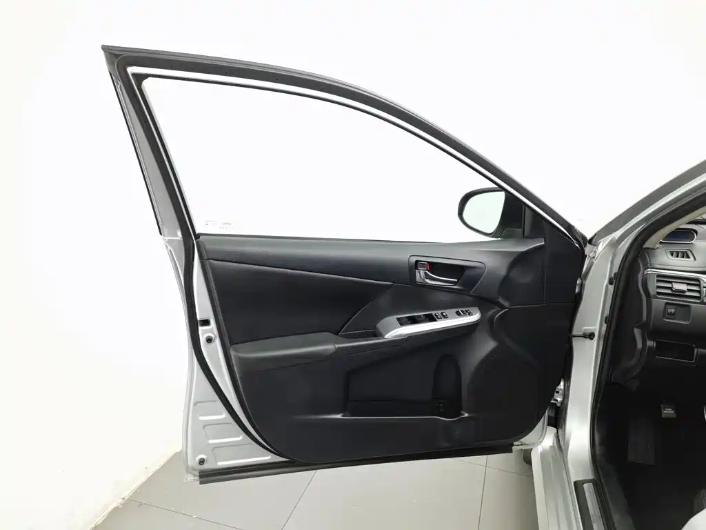 Toyota Camry — миниатюра 8