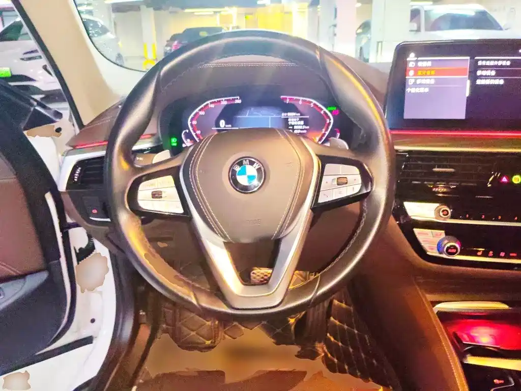 BMW 5 Series — миниатюра 11