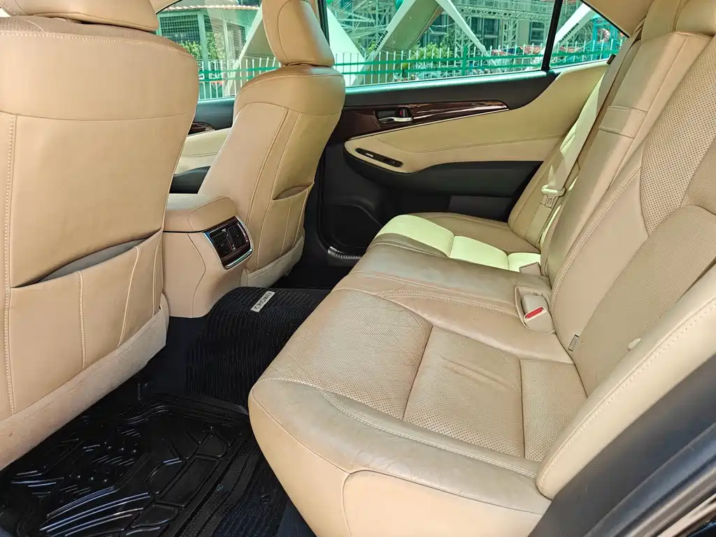 Toyota Crown — миниатюра 15