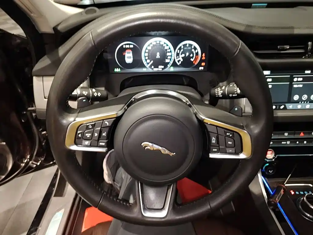 Jaguar XFL — миниатюра 11
